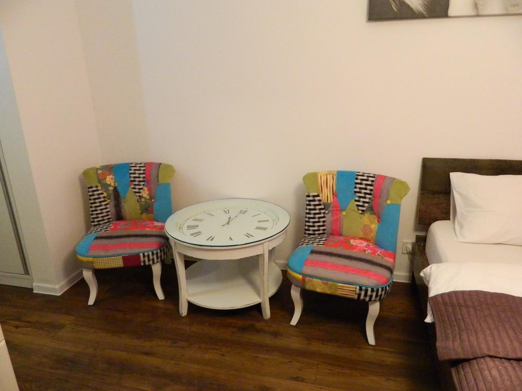 12 O'Clock Studio Boekarest Kamer foto