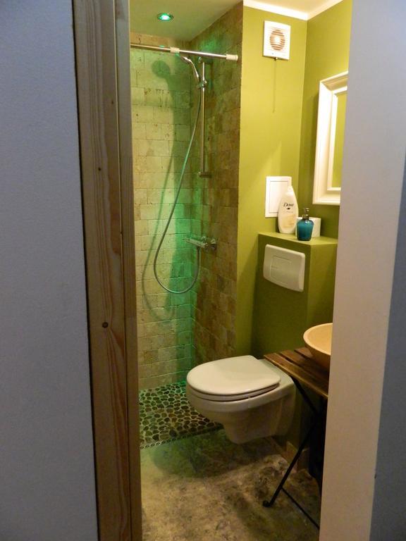 12 O'Clock Studio Boekarest Kamer foto